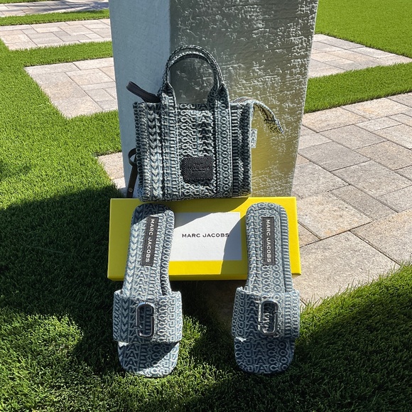 WASHED MONOGRAM DENIM CROSSBODY TOTE BAG &  J MARC WASHED MONOGRAM SANDALS (SET) - Picture 1 of 4